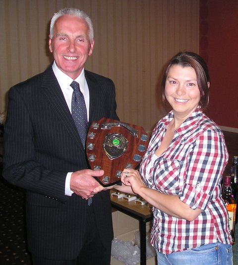 Angela receives the Div. 5 Runners Up Trophy 2008